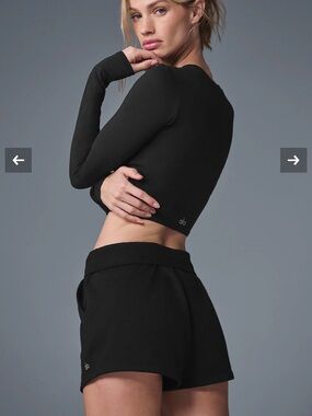 ALO Yoga Black Long Sleeve Crop Tee